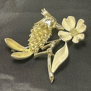 Vintage signed Unser hummingbird & flower brooch. Silver tone & white enamel.